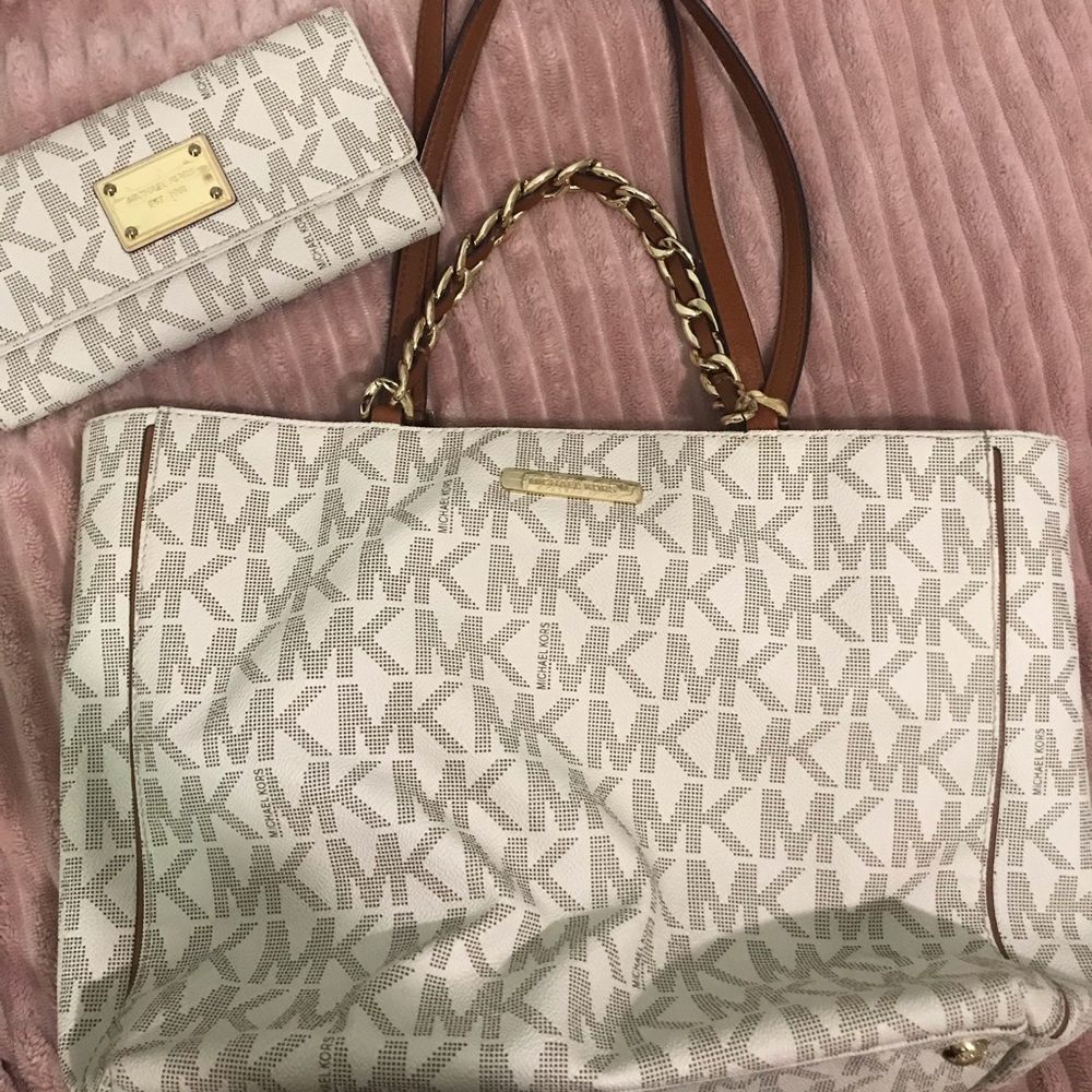 Micheal Kors Purse with Matching Wallet